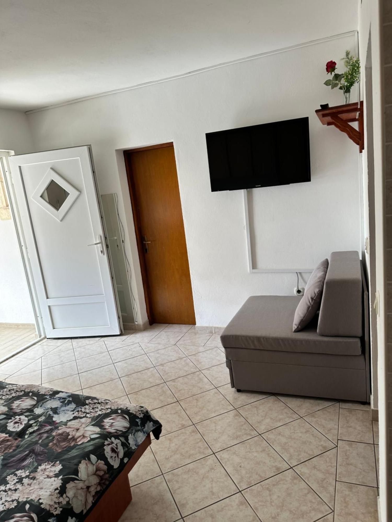 ויר Apartments Kristina מראה חיצוני תמונה